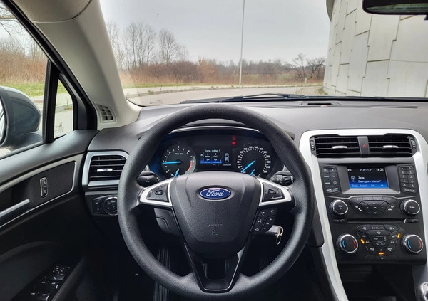 Ford Mondeo cena 52800 przebieg: 162000, rok produkcji 2017 z Nekla małe 232